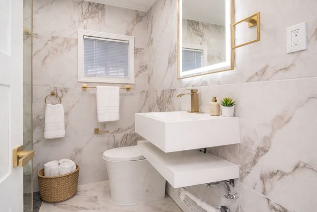 2085 Memorial Dr, South Hadley, MA 01075