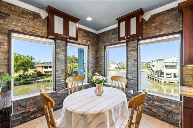 126 E Shore Drive, Clear Lake Shores, TX 77565