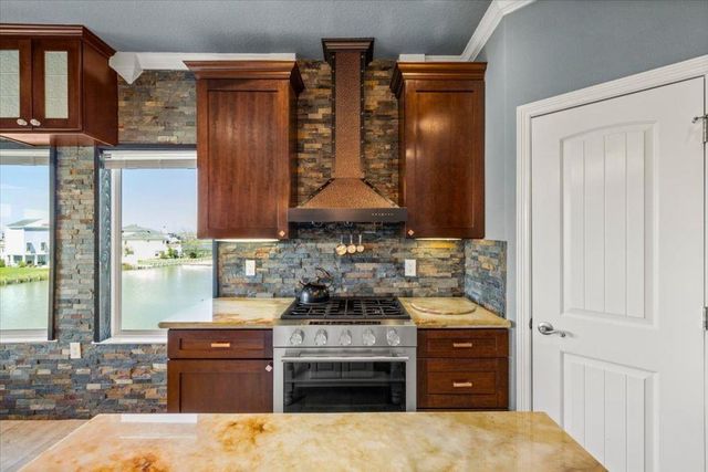 126 E Shore Drive, Clear Lake Shores, TX 77565