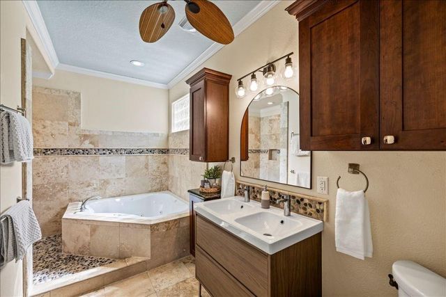 126 E Shore Drive, Clear Lake Shores, TX 77565