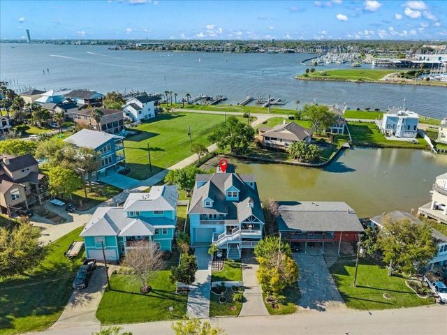 126 E Shore Drive, Clear Lake Shores, TX 77565