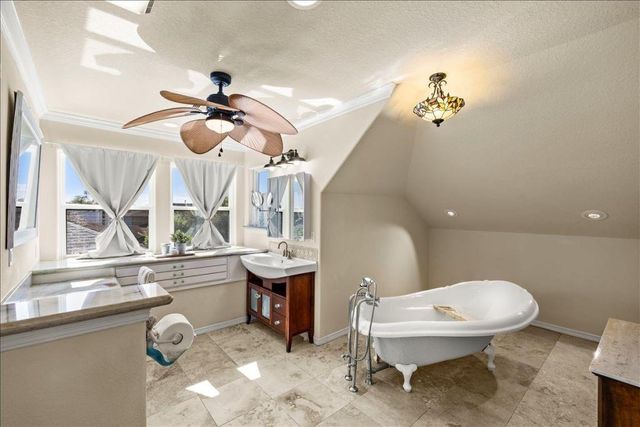 126 E Shore Drive, Clear Lake Shores, TX 77565