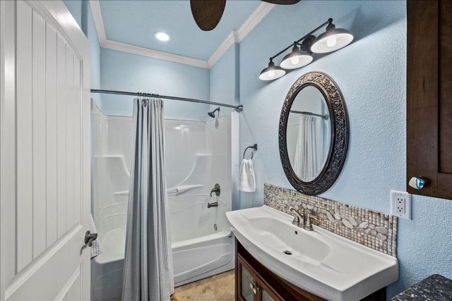 126 E Shore Drive, Clear Lake Shores, TX 77565