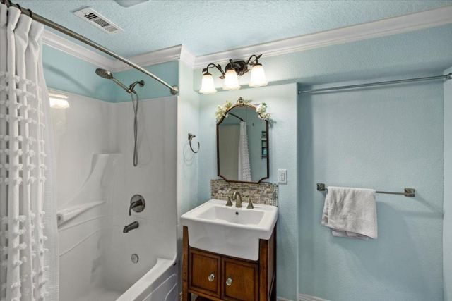 126 E Shore Drive, Clear Lake Shores, TX 77565