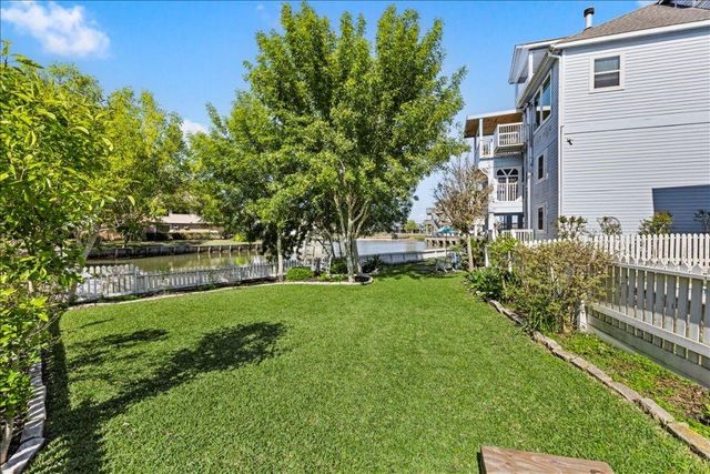 126 E Shore Drive, Clear Lake Shores, TX 77565