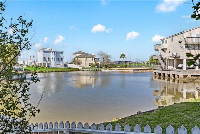 126 E Shore Drive, Clear Lake Shores, TX 77565