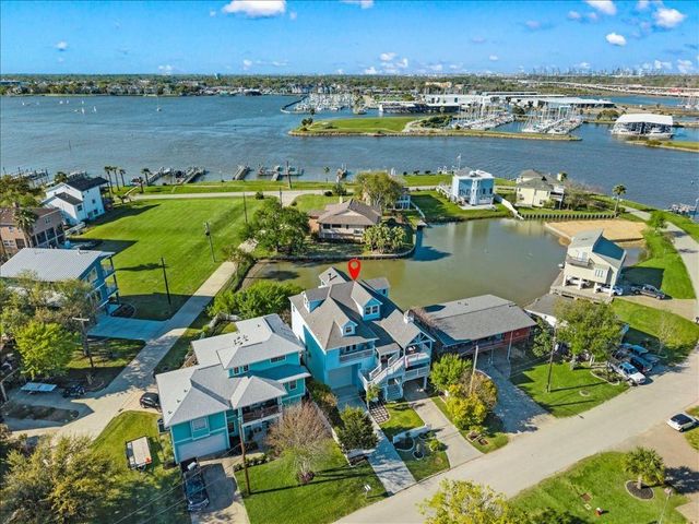 126 E Shore Drive, Clear Lake Shores, TX 77565