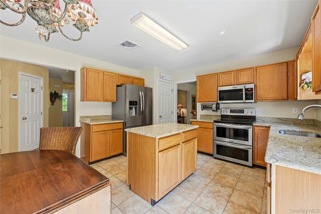 43 Ramblewood Drive, Newburgh, NY 12550