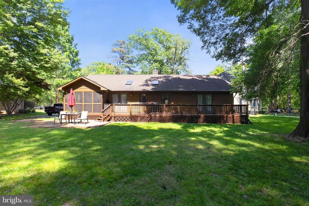 Image 13 of property listing at 14575 HONEYSUCKLE WAY, Issue, MD 20645