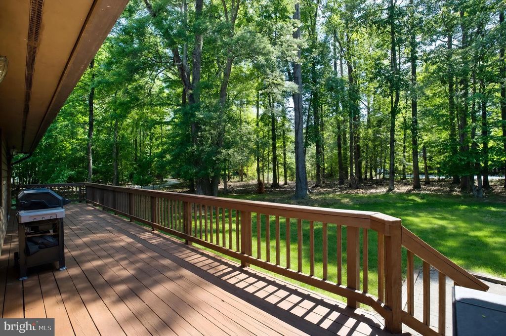 Image 19 of property listing at 14575 HONEYSUCKLE WAY, Issue, MD 20645