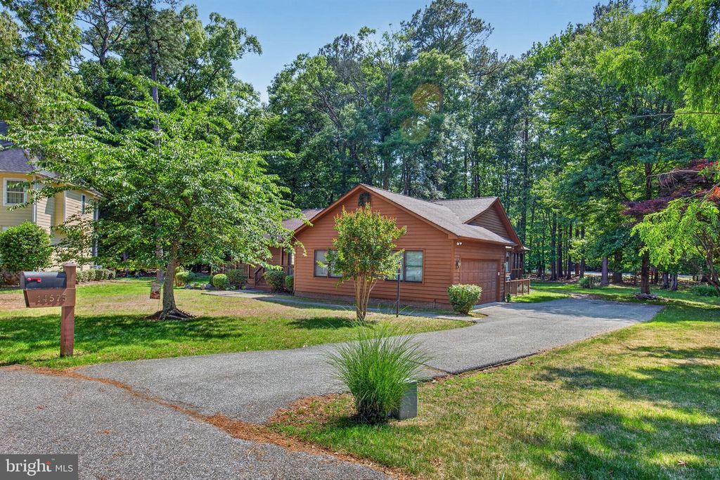 Image 20 of property listing at 14575 HONEYSUCKLE WAY, Issue, MD 20645