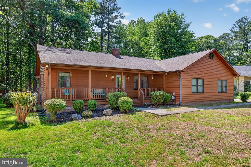 Image 22 of property listing at 14575 HONEYSUCKLE WAY, Issue, MD 20645