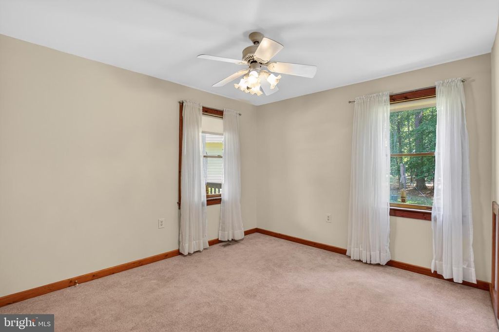 Image 8 of property listing at 14575 HONEYSUCKLE WAY, Issue, MD 20645