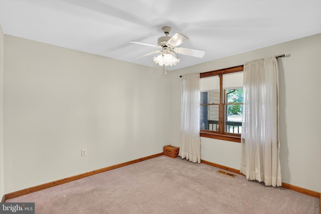 Image 9 of property listing at 14575 HONEYSUCKLE WAY, Issue, MD 20645