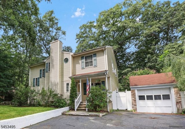 36 Maple Lake Rd, Kinnelon Boro, NJ 07405