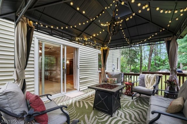 36 Maple Lake Rd, Kinnelon Boro, NJ 07405