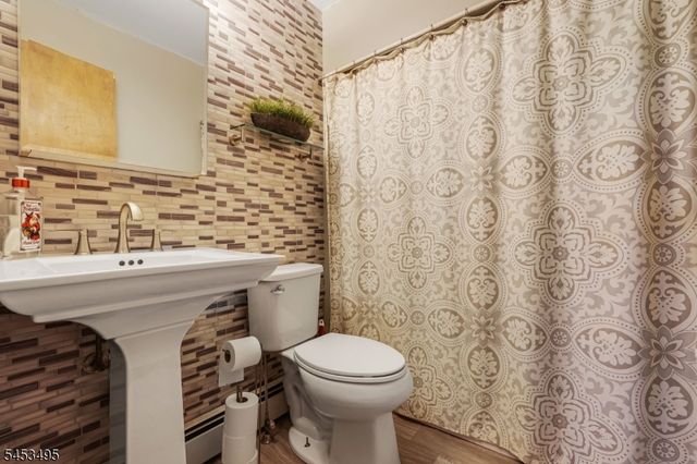 36 Maple Lake Rd, Kinnelon Boro, NJ 07405
