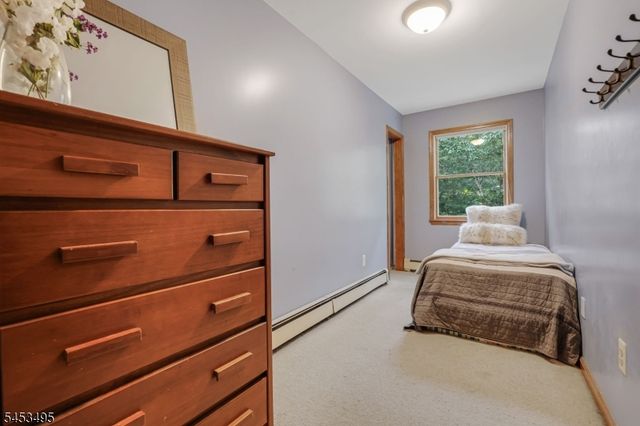 36 Maple Lake Rd, Kinnelon Boro, NJ 07405
