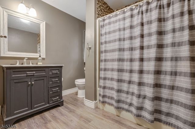 36 Maple Lake Rd, Kinnelon Boro, NJ 07405
