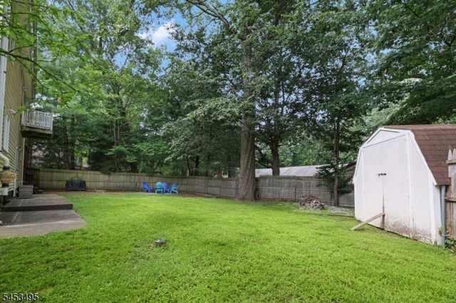 36 Maple Lake Rd, Kinnelon Boro, NJ 07405