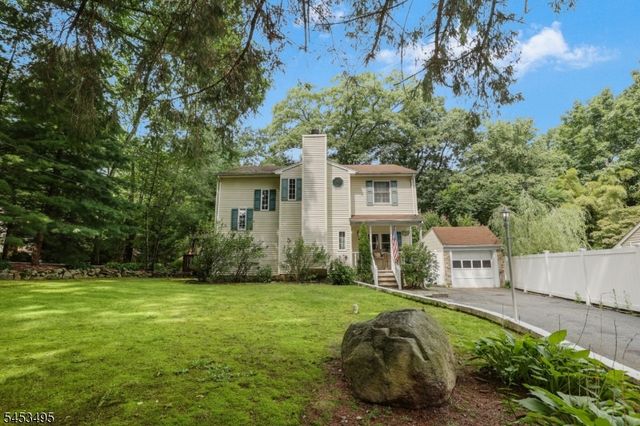 36 Maple Lake Rd, Kinnelon Boro, NJ 07405
