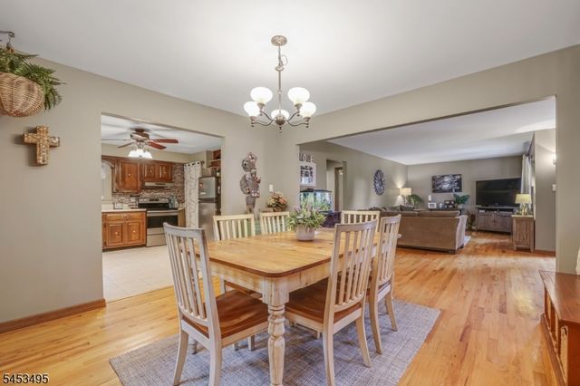36 Maple Lake Rd, Kinnelon Boro, NJ 07405
