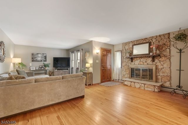36 Maple Lake Rd, Kinnelon Boro, NJ 07405