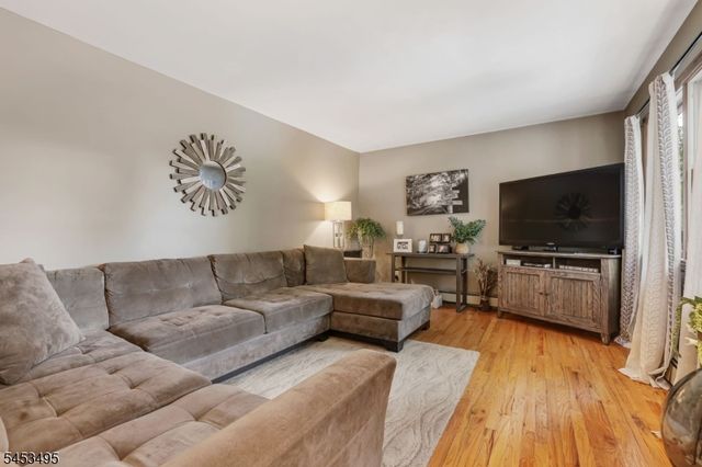 36 Maple Lake Rd, Kinnelon Boro, NJ 07405