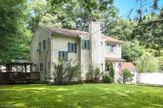 36 Maple Lake Rd, Kinnelon Boro, NJ 07405