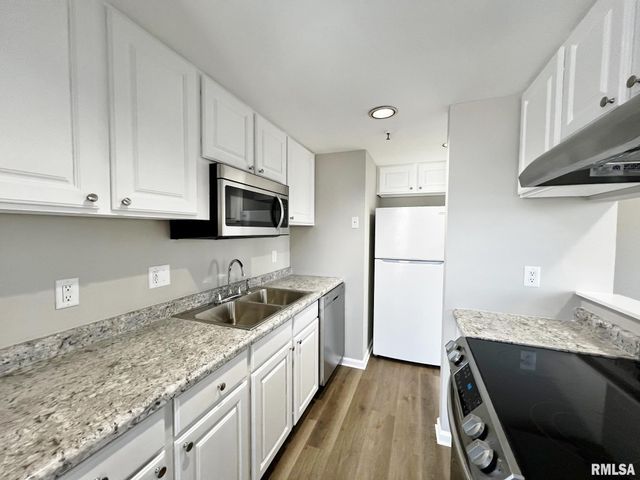 125 SW JEFFERSON Avenue W11W, Peoria, IL 61602