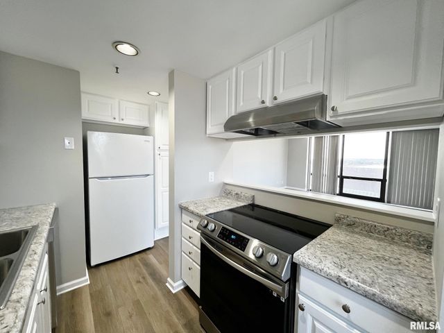 125 SW JEFFERSON Avenue W11W, Peoria, IL 61602