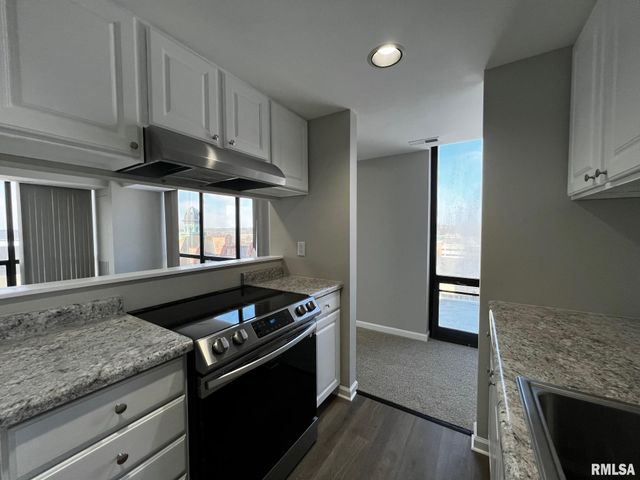 125 SW JEFFERSON Avenue W11W, Peoria, IL 61602