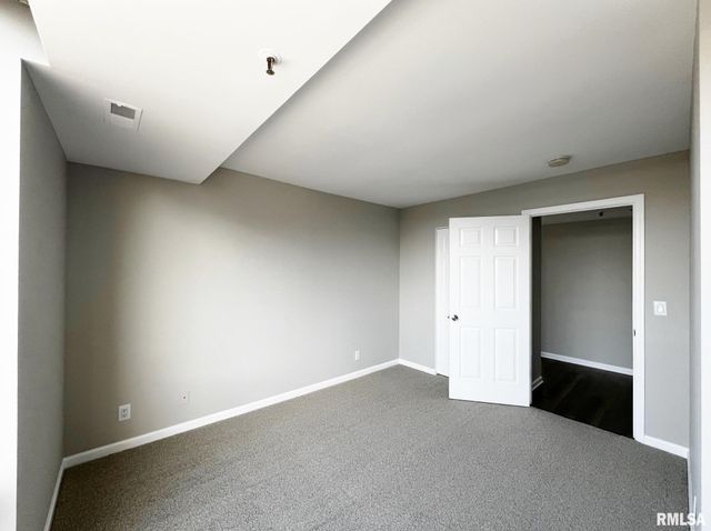 125 SW JEFFERSON Avenue W11W, Peoria, IL 61602