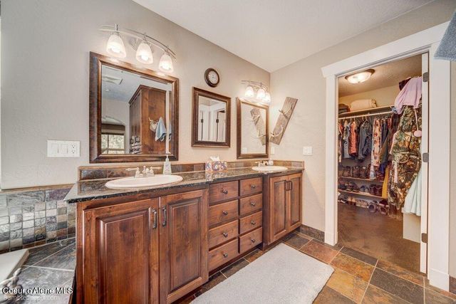 4180 E Evergreen Dr, Post Falls, ID 83854