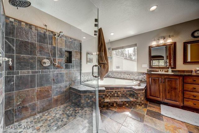 4180 E Evergreen Dr, Post Falls, ID 83854