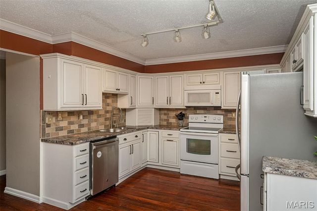 2370 Hidden Meadow Lane, Ballwin, MO 63021