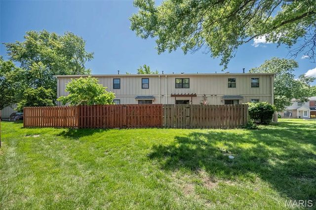 2370 Hidden Meadow Lane, Ballwin, MO 63021