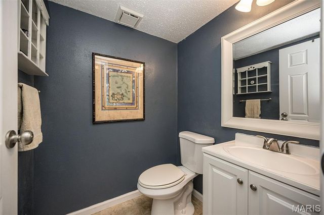 2370 Hidden Meadow Lane, Ballwin, MO 63021
