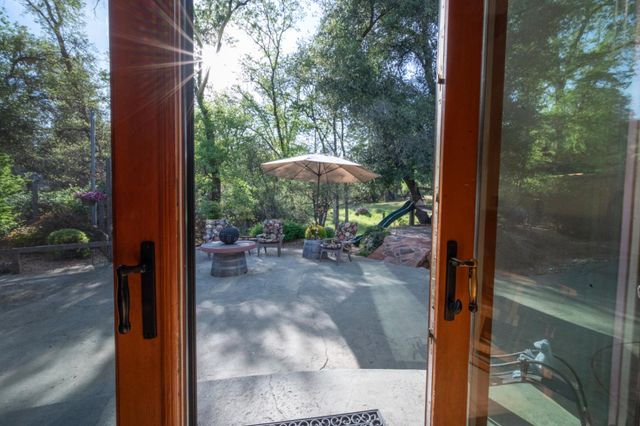 831 Rocky Hill Rd, Murphys, CA 95247