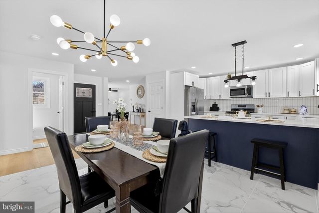 6 THORNHOLLOW RD, Newark, DE 19711