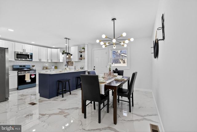 6 THORNHOLLOW RD, Newark, DE 19711