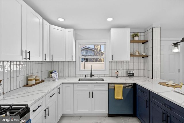 6 THORNHOLLOW RD, Newark, DE 19711