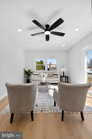 6 THORNHOLLOW RD, Newark, DE 19711