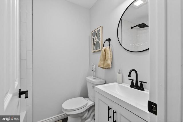 6 THORNHOLLOW RD, Newark, DE 19711