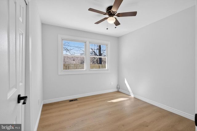 6 THORNHOLLOW RD, Newark, DE 19711