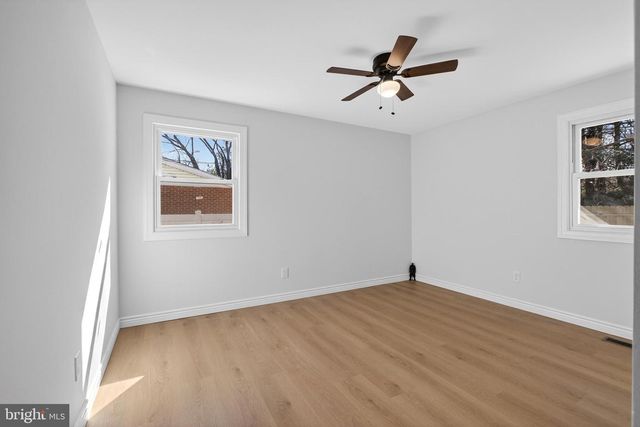 6 THORNHOLLOW RD, Newark, DE 19711