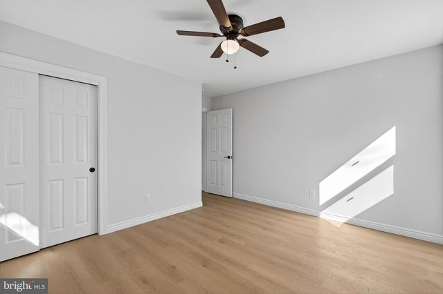 6 THORNHOLLOW RD, Newark, DE 19711