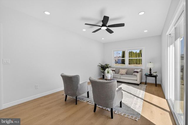 6 THORNHOLLOW RD, Newark, DE 19711