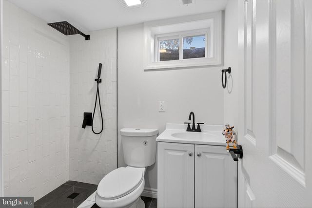 6 THORNHOLLOW RD, Newark, DE 19711