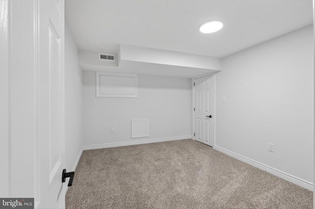 6 THORNHOLLOW RD, Newark, DE 19711